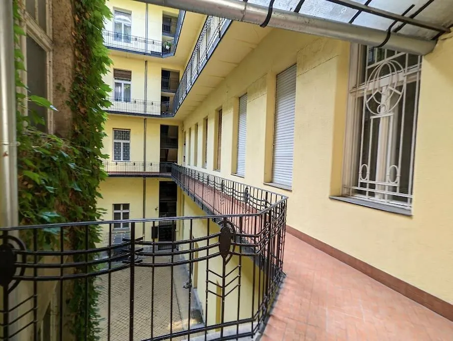 Cute 1Br Apt In Central Budapest - Purple House 0*,