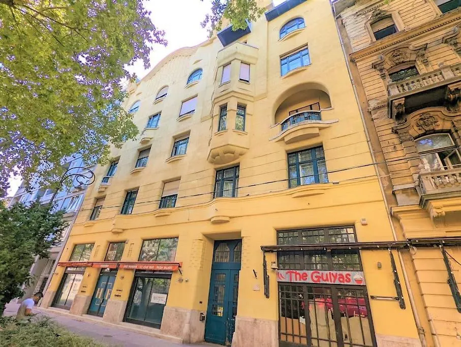 Cute 1Br Apt In Central Budapest - Purple House Apartment