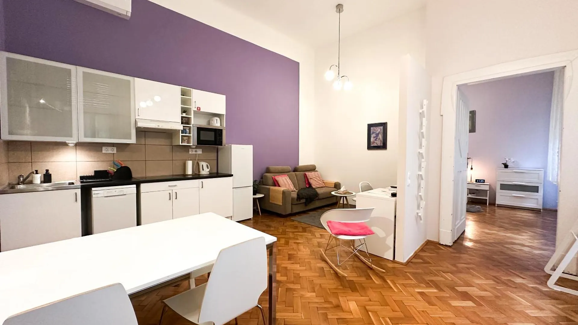 Cute 1Br Apt In Central Budapest - Purple House