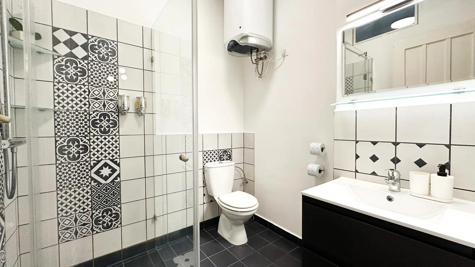 Cute 1Br Apt In Central Budapest - Purple House